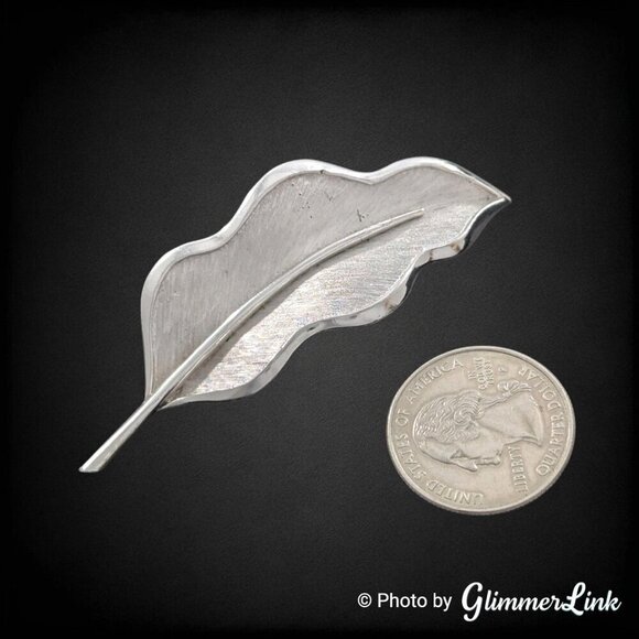 Vintage Crown Trifari Long Wavy Leaf Textured Silver Tone Brooch - Picture 4 of 9